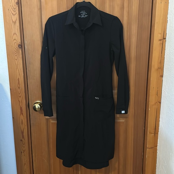 Infinity Cherokee 40” Nurse Lab Coat for Women With 2 Pockets - Picture 5 of 7